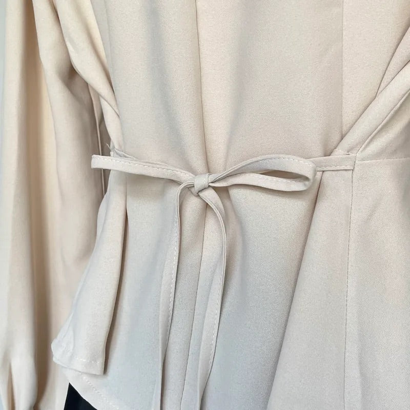 Heart Collar Slim-fIt Blouse (2colors)