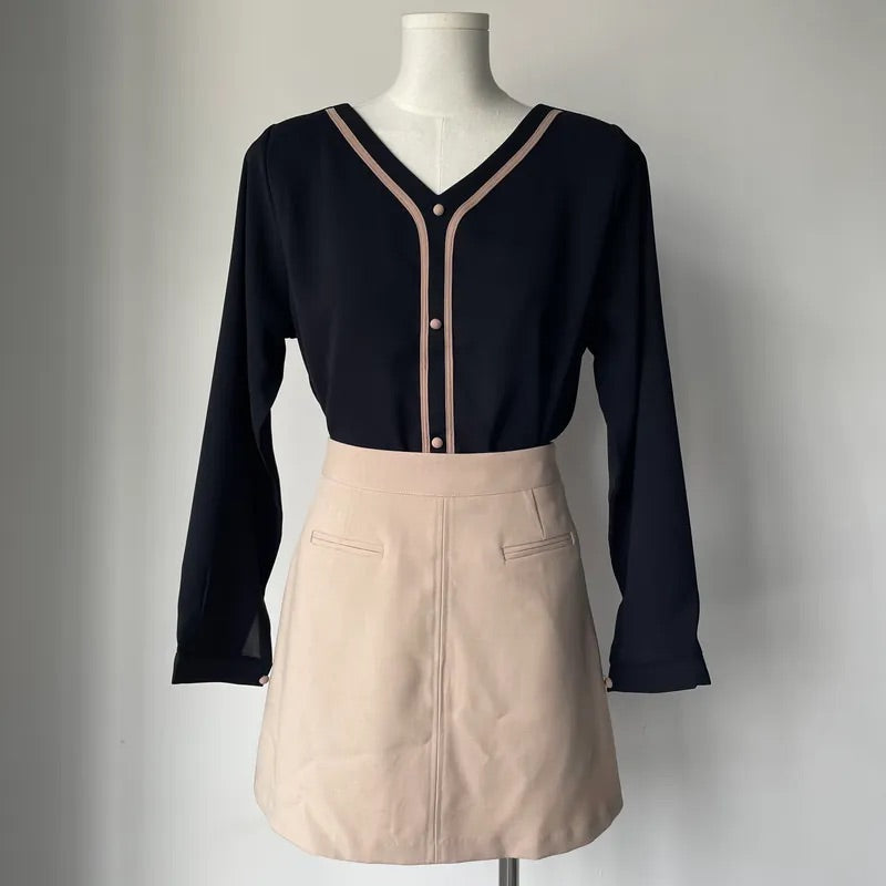 Y-Line V-Neck Long Sleeve Top