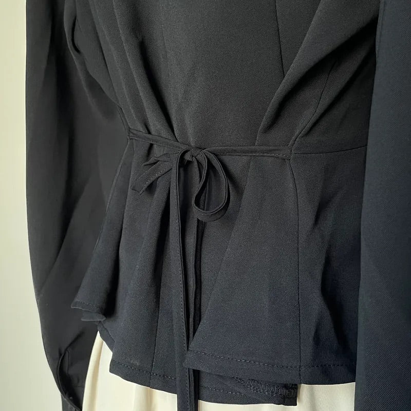 Heart Collar Slim-fIt Blouse (2colors)