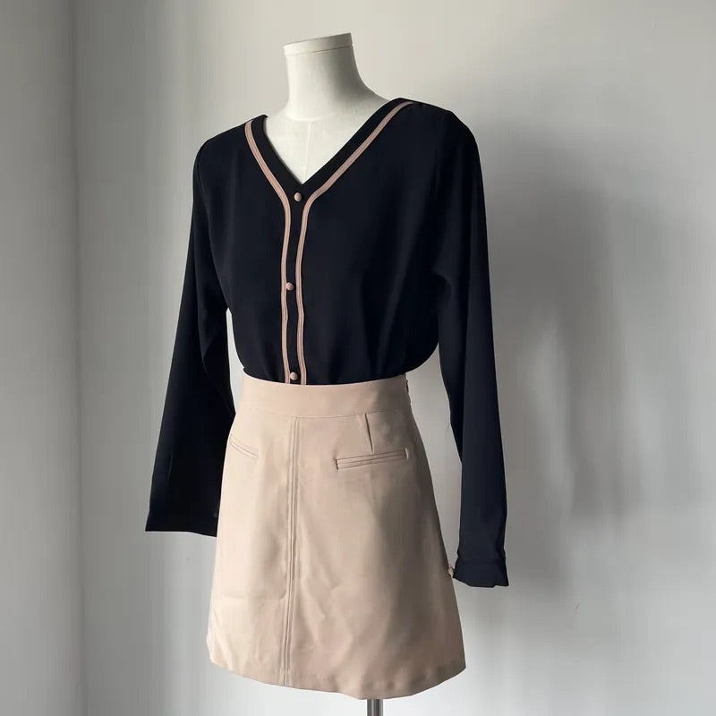 Y-Line V-Neck Long Sleeve Top