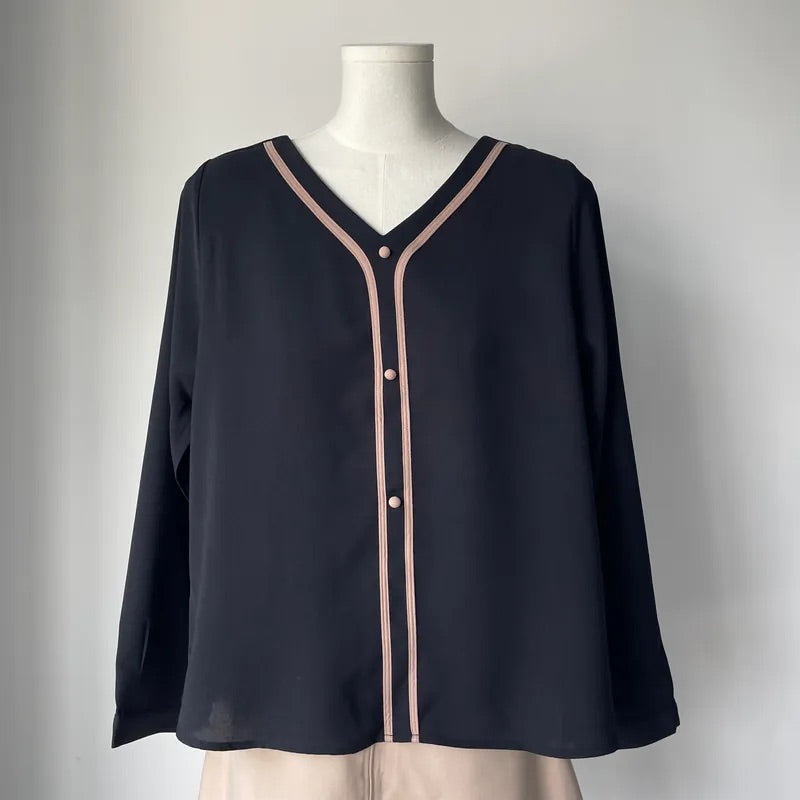 Y-Line V-Neck Long Sleeve Top
