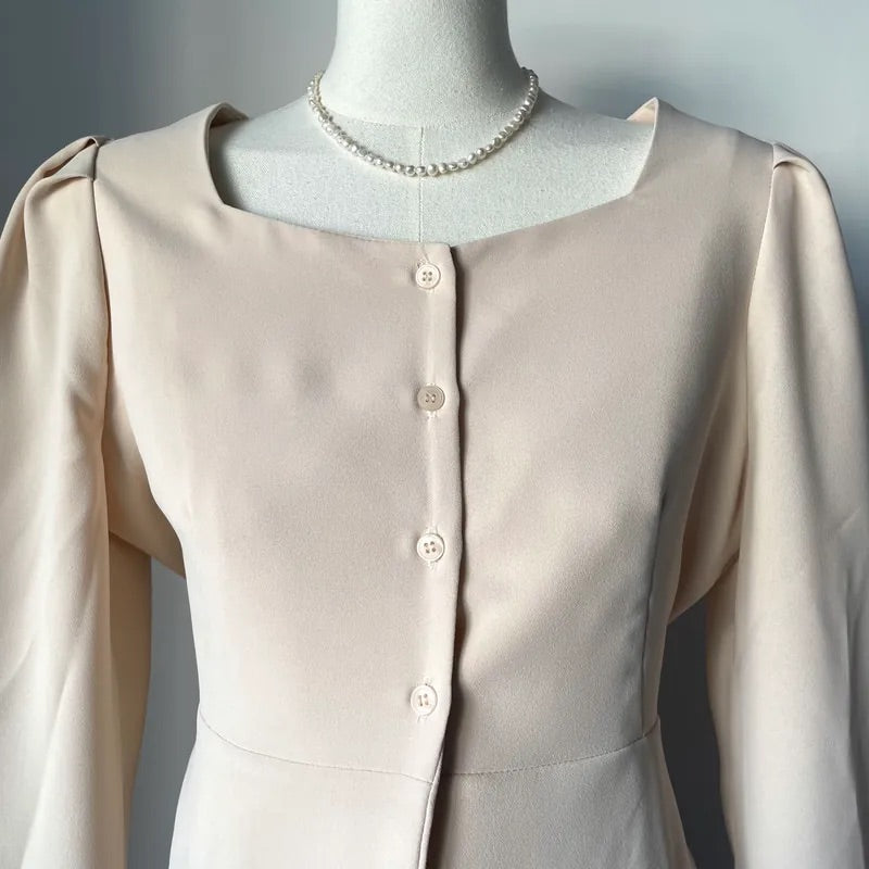 Heart Collar Slim-fIt Blouse (2colors)