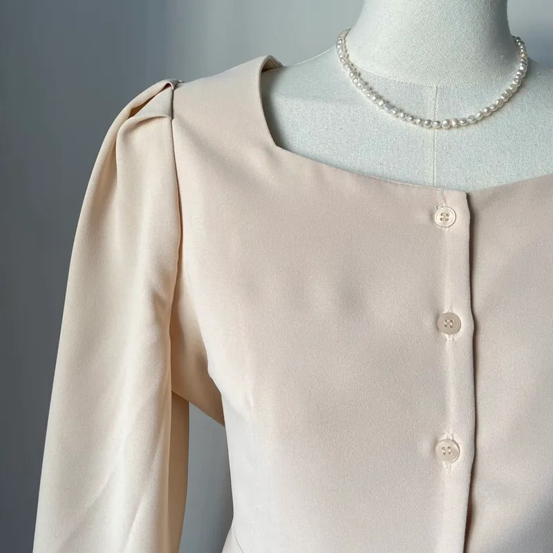 Heart Collar Slim-fIt Blouse (2colors)