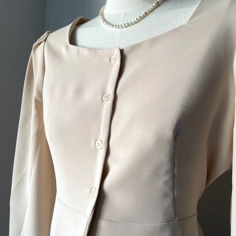 Heart Collar Slim-fIt Blouse (2colors)