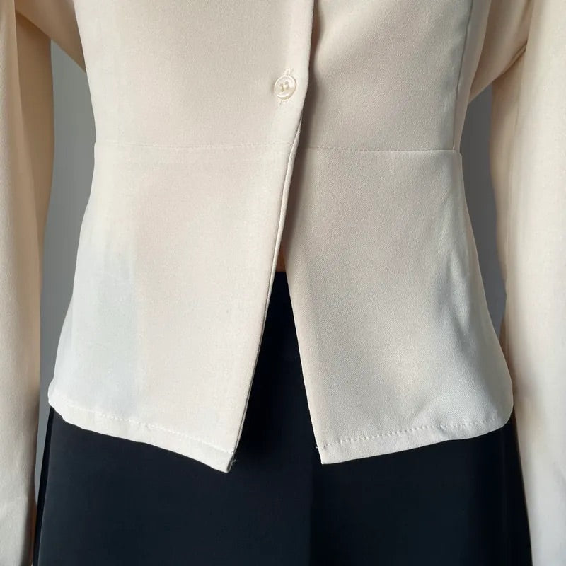 Heart Collar Slim-fIt Blouse (2colors)
