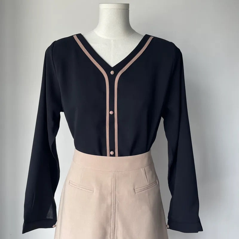 Y-Line V-Neck Long Sleeve Top