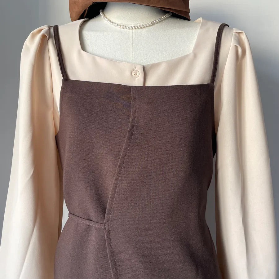 Heart Collar Slim-fIt Blouse (2colors)