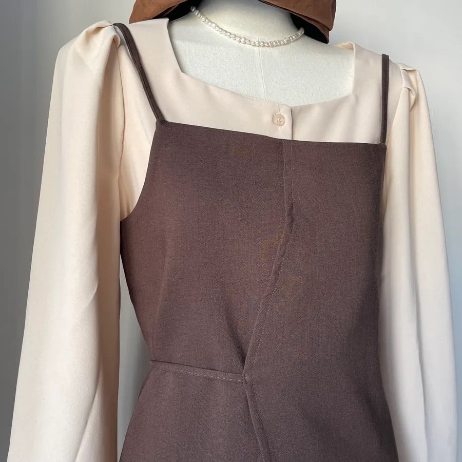 Heart Collar Slim-fIt Blouse (2colors)