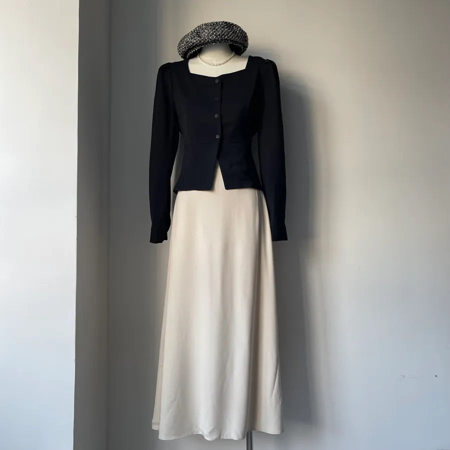 Heart Collar Slim-fIt Blouse (2colors)