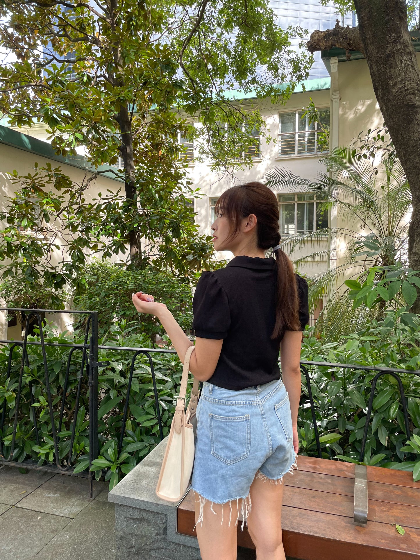 泡泡袖翻領復古感上衣